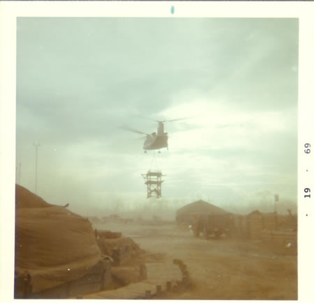 1969_-_Gela_-_Chinook_moving_a_tower_fs