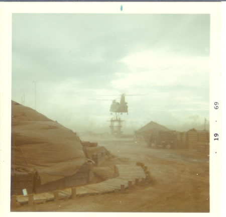 1969_-_Gela__Chinook_moving_tower_fs