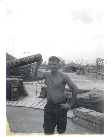 FSB_Gela_1969_-_Mercer_105_mm_howitzer_fs