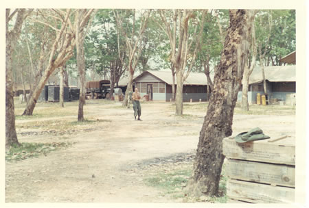 Lai_Khe_1969-70_-_Hooches_fs