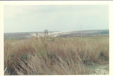Lai_Khe_1969-70_-_Watch_tower_on_perimeter._fs
