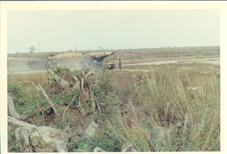 Lai_Khe_1969-70_-_mechanized_unit._fs
